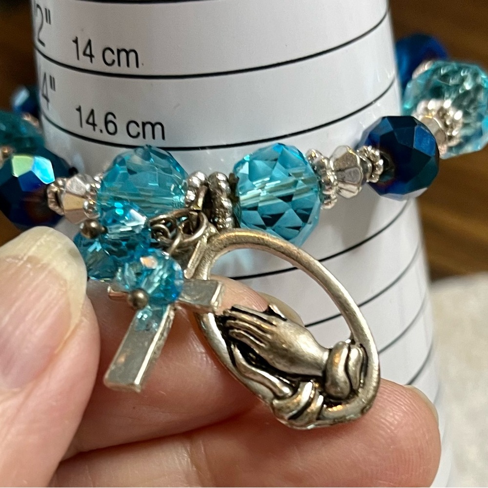 Elastic blue bead cross-payer hands bracelet